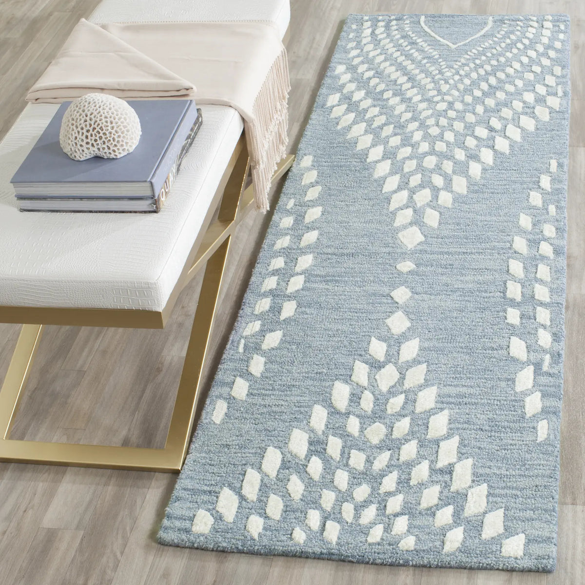 Safavieh Bella 2'-3" x 7'-0" Rug in Blue / Ivory