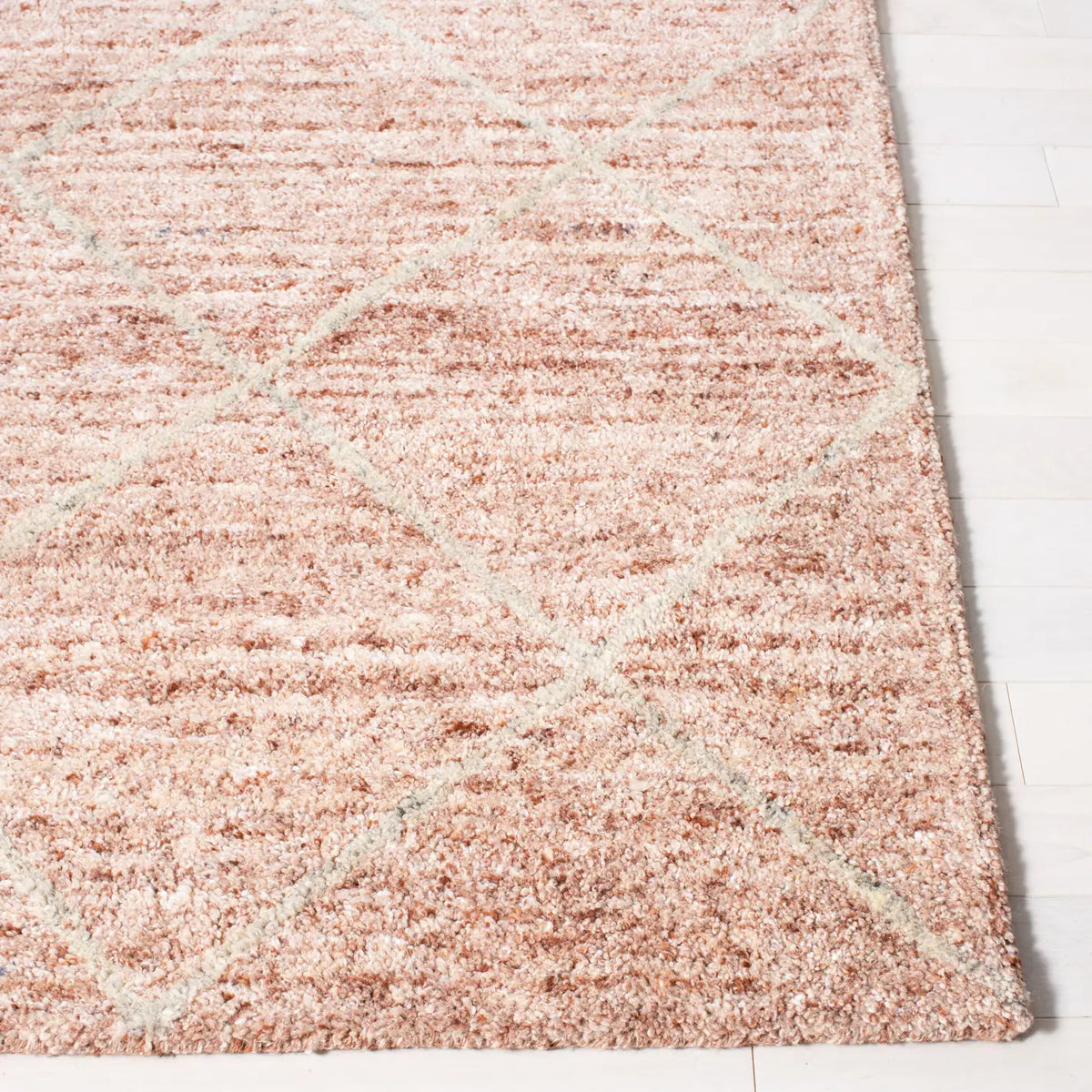 Safavieh Himalaya 5'-0" x 8'-0" Rug in Fuchisa