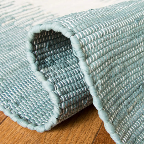 Safavieh Montauk 4'-0" x 6'-0" Rug in Blue
