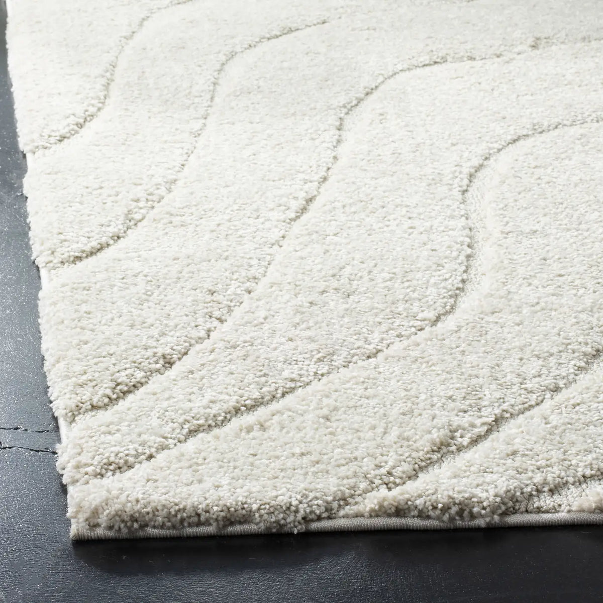 Safavieh Florida Shag 5'-3" x 7'-6" Rug in Creme / Creme