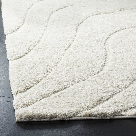 Safavieh Florida Shag 5'-3" x 7'-6" Rug in Creme / Creme