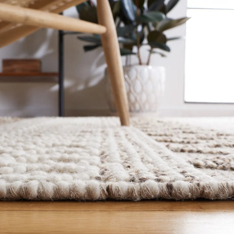Safavieh Natura 4'-0" x 6'-0" Rug in Ivory / Brown
