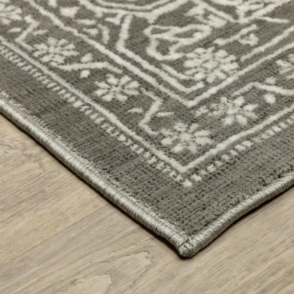 Oriental Weavers Sphinx Intrigue Int04 Grey/ Ivory Rug - corner detail