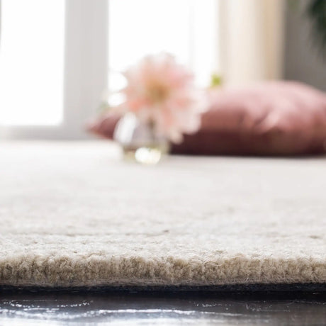 Safavieh Micro-Loop 4'-0" x 6'-0" Rug in Beige / Grey