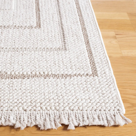 Safavieh Lotus 4'-0" x 6'-0" Rug in Ivory / Beige