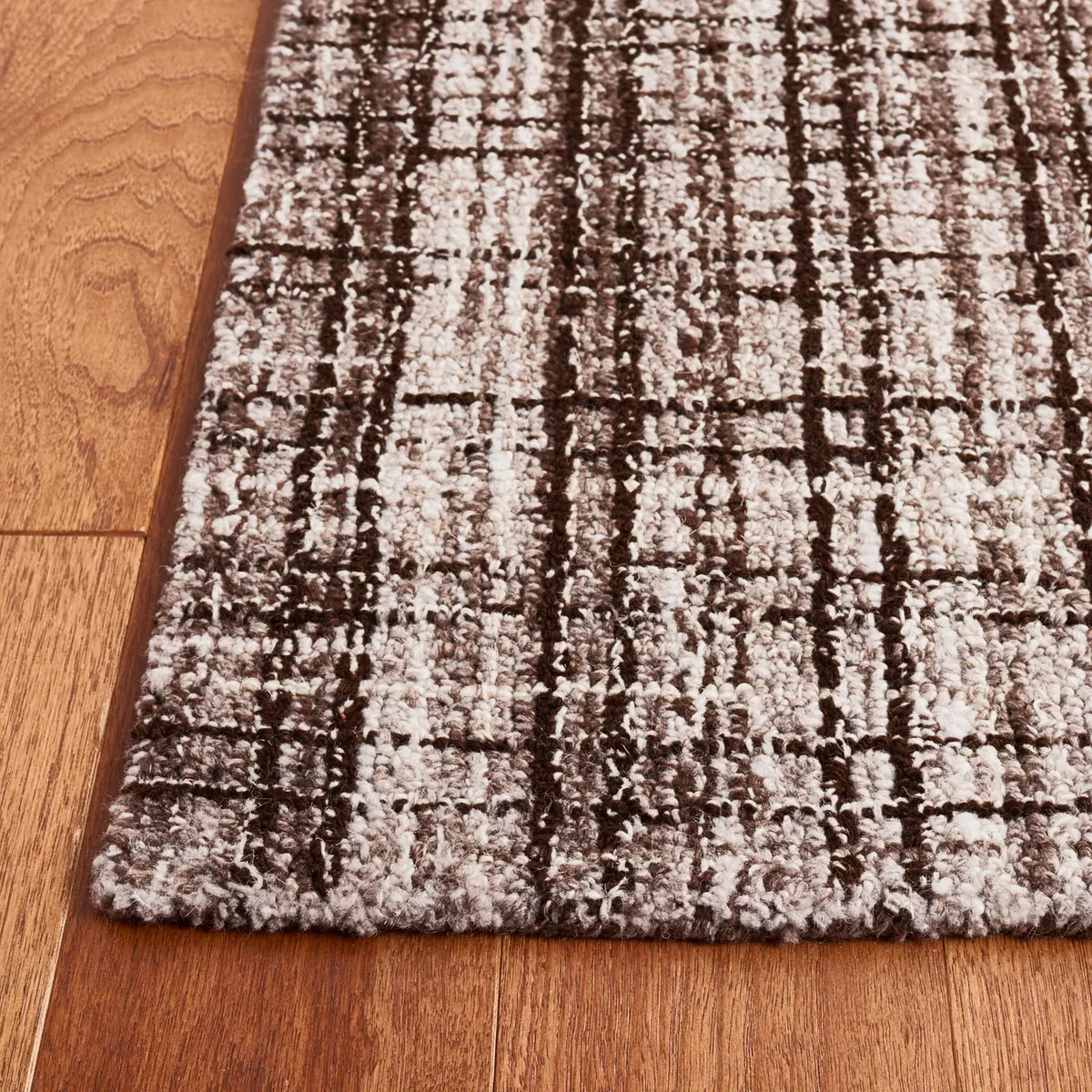Safavieh Abstract 4'-0" x 6'-0" Rug in Brown / Grey