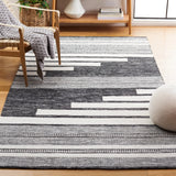 Safavieh Kilim 4'-0" x 6'-0" Rug in Ivory / Black