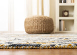 Safavieh Suzani 5'-0" x 8'-0" Rug in Light Green / Ivory