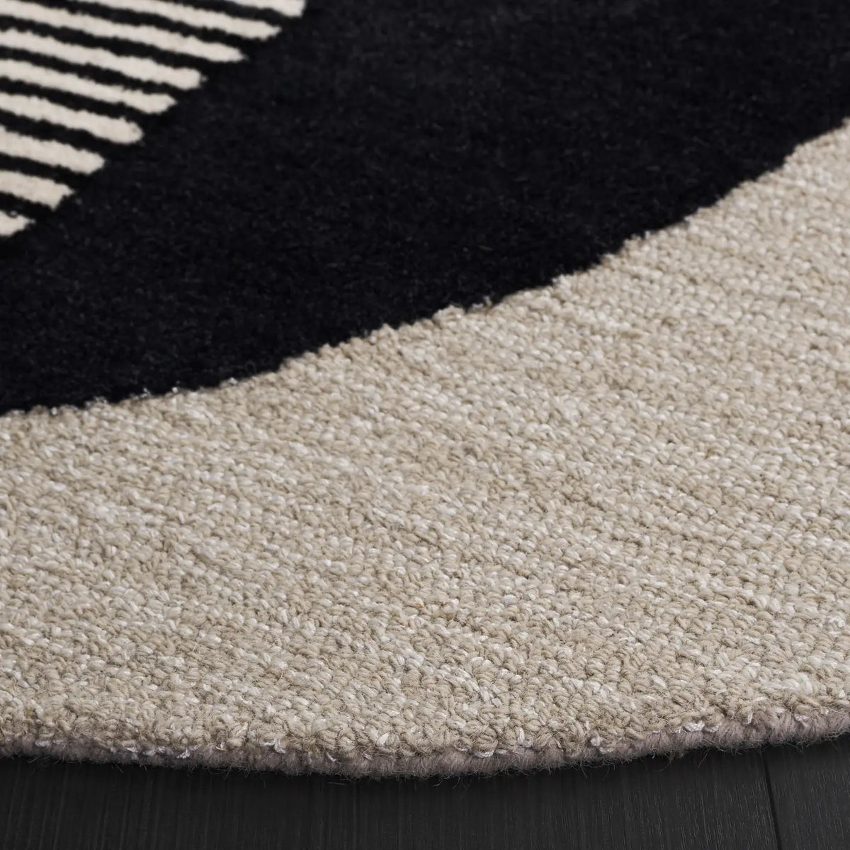 Safavieh Ebony 6'-0" x 6'-0" Rug in Black / Ivory