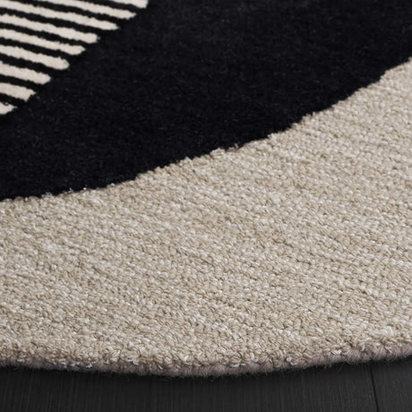 Safavieh Ebony 6'-0" x 6'-0" Rug in Black / Ivory