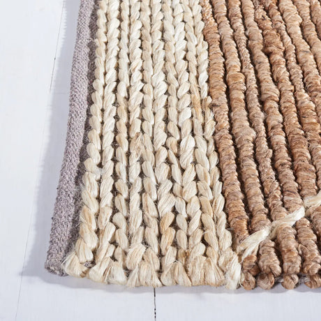 Safavieh Natural Fiber 4'-0" x 6'-0" Rug in Natural / Ivory