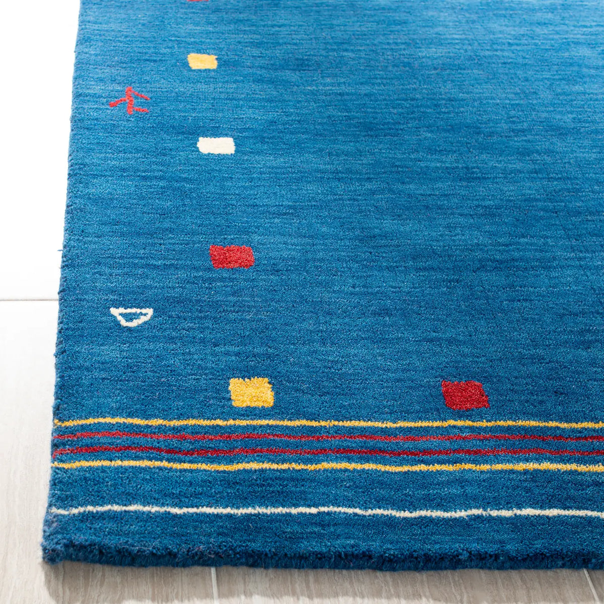 Safavieh Himalaya 4'-0" x 6'-0" Rug in Blue