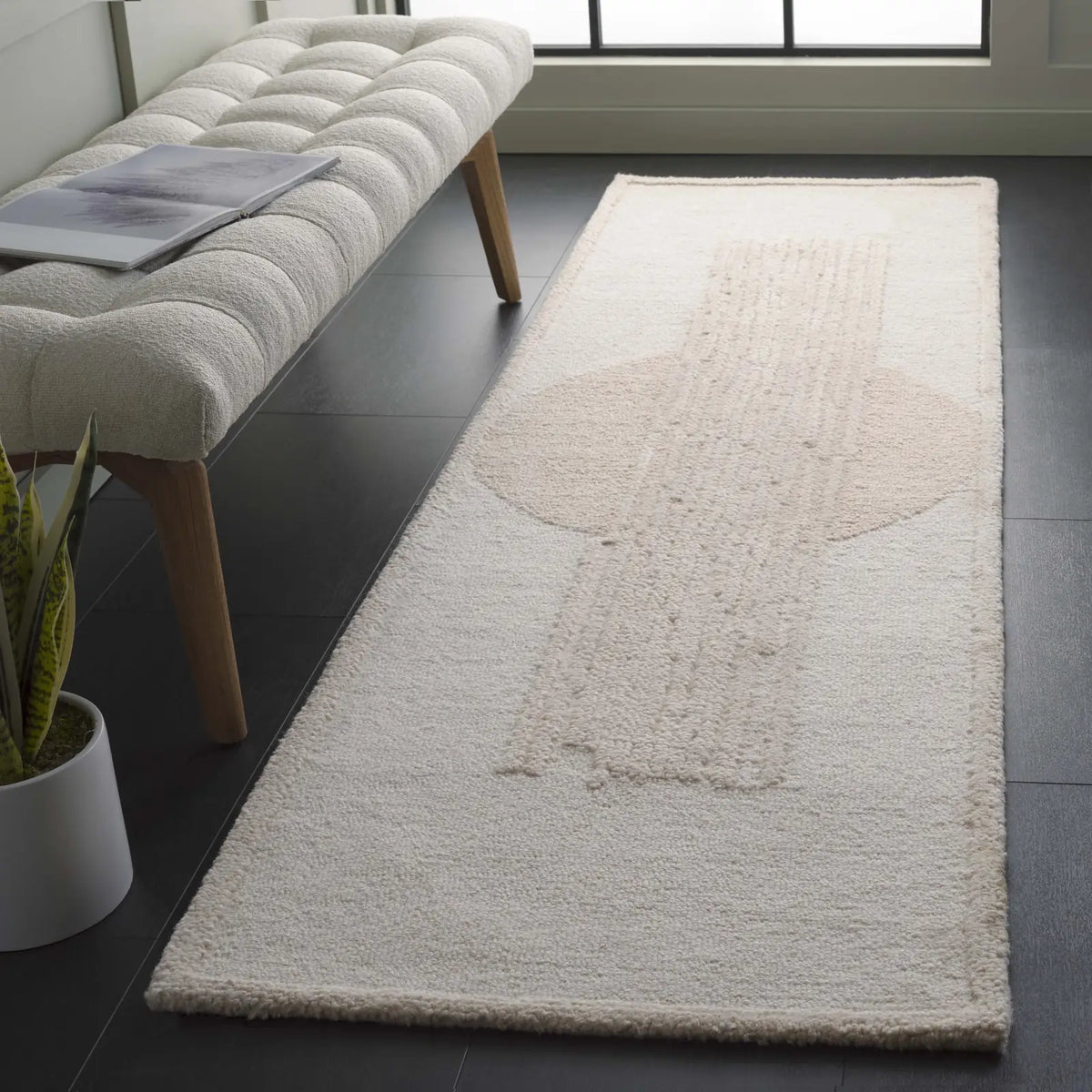Safavieh Rodeo Drive 2'-3" x 8'-0" Rug in Ivory / Beige