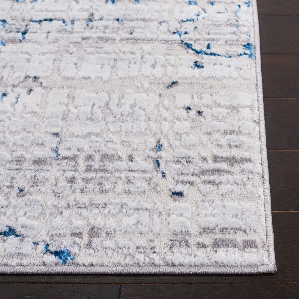 Safavieh Amelia 4'-5" x 6'-5" Rug in Grey / Blue