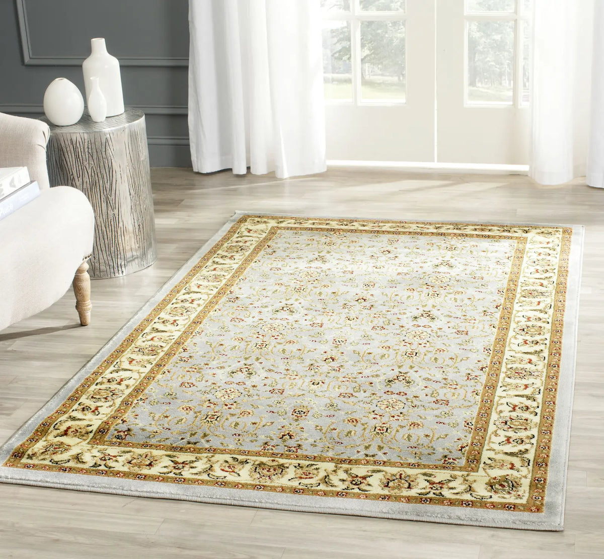 Safavieh Lyndhurst 4'-0" x 6'-0" Rug in Light Blue / Ivory