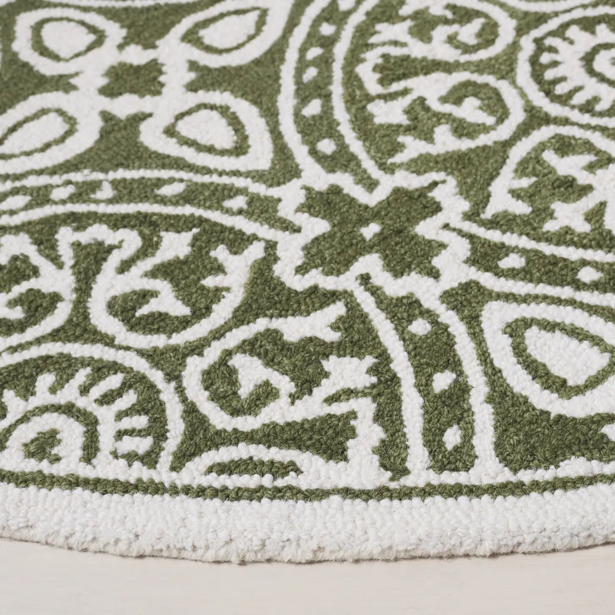 Safavieh Metro 6'-0" x 6'-0" Rug in Green / Ivory