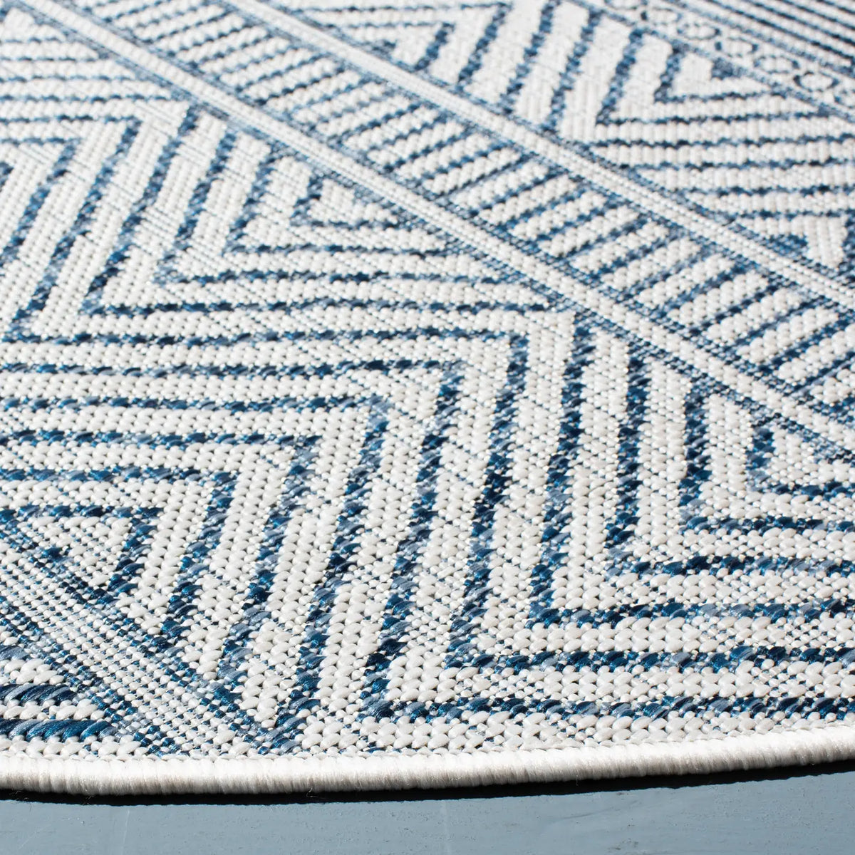 Safavieh Courtyard 5'-3" x 5'-3" Rug in Ivory / Navy
