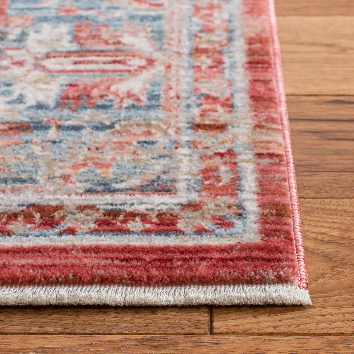 Safavieh Kenitra 600 4'-0" x 6'-0" Rug in Red / Blue