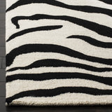 Safavieh Cambridge 5'-0" x 8'-0" Rug in Ivory / Black