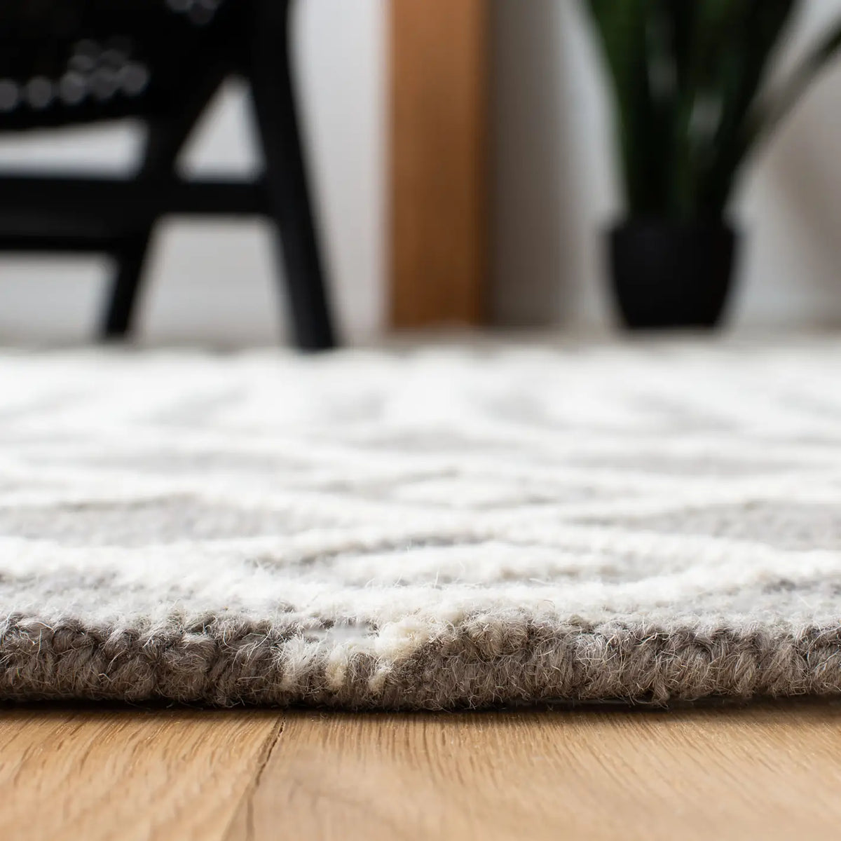 Safavieh Blossom 5'-0" x 8'-0" Rug in Grey / Ivory