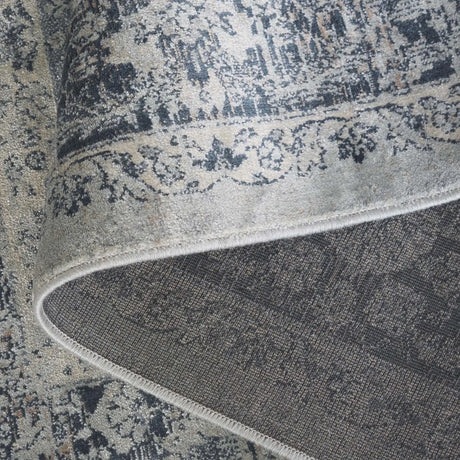 Safavieh Vintage 4'-0" x 5'-7" Rug in Light Blue