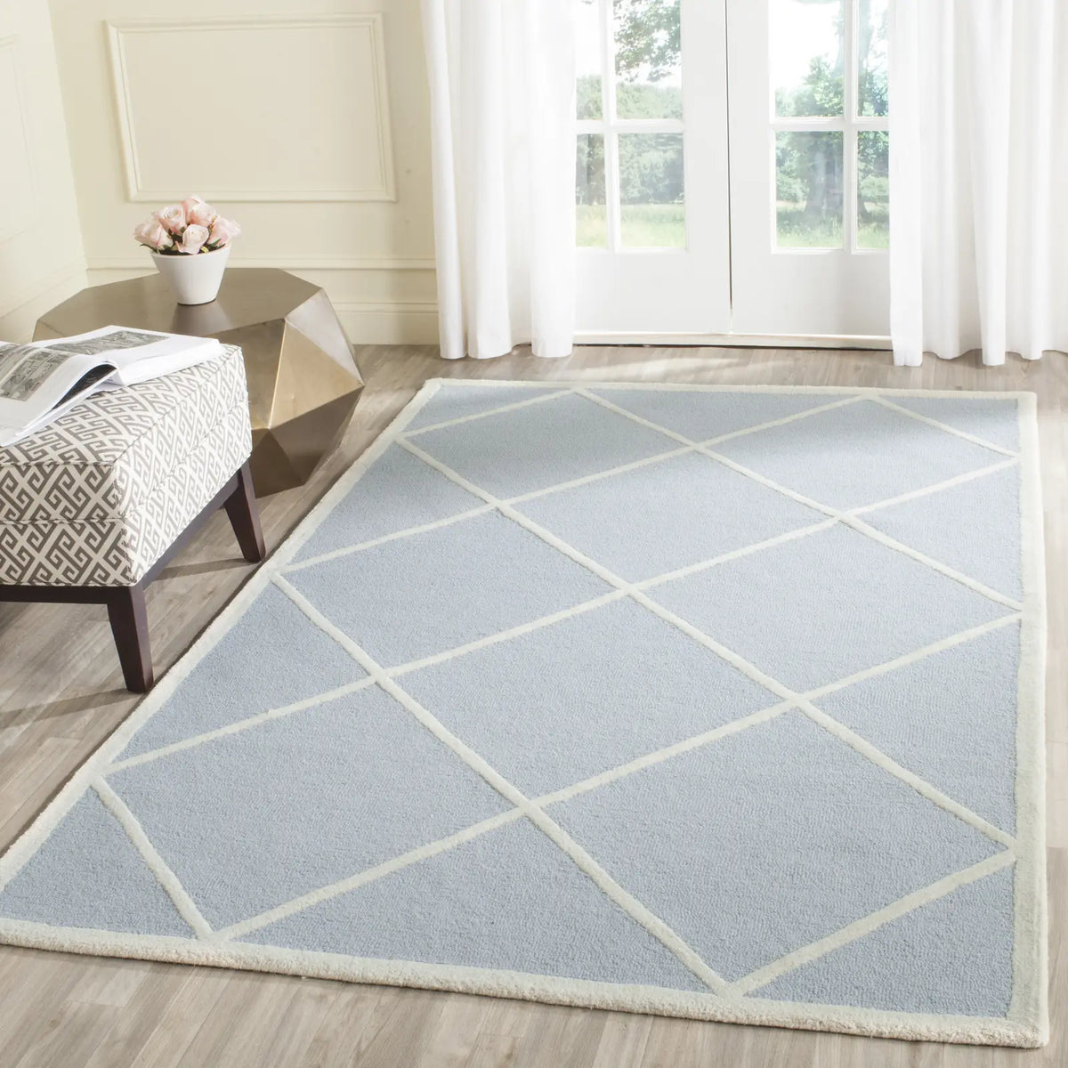 Safavieh Cambridge 5'-0" x 8'-0" Rug in Light Blue / Ivory