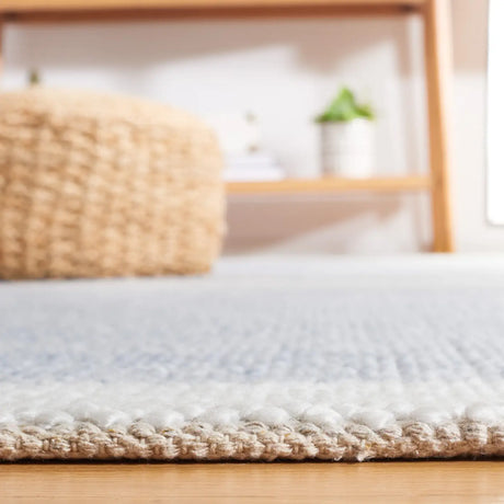 Safavieh Natura 4'-0" x 6'-0" Rug in Light Blue / Ivory
