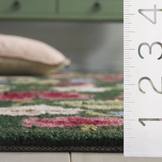Safavieh Jardin 2'-3" x 8'-0" Rug in Green / Red