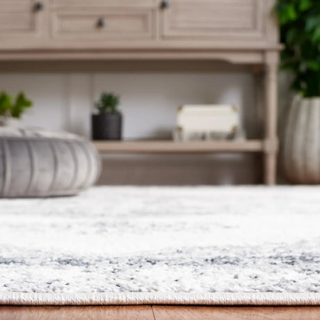 Safavieh Layla 4'-5" x 6'-5" Rug in Ivory Grey / Charcoal