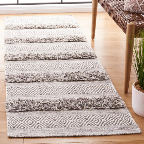 Safavieh Vermont 2'-3" x 8'-0" Rug in Brown / Ivory