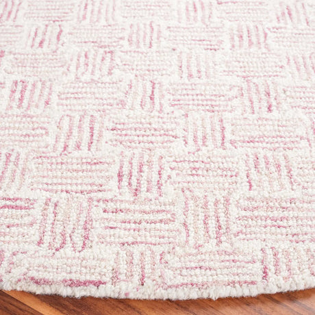 Safavieh Micro-Loop 5'-0" x 5'-0" Rug in Pink / Ivory