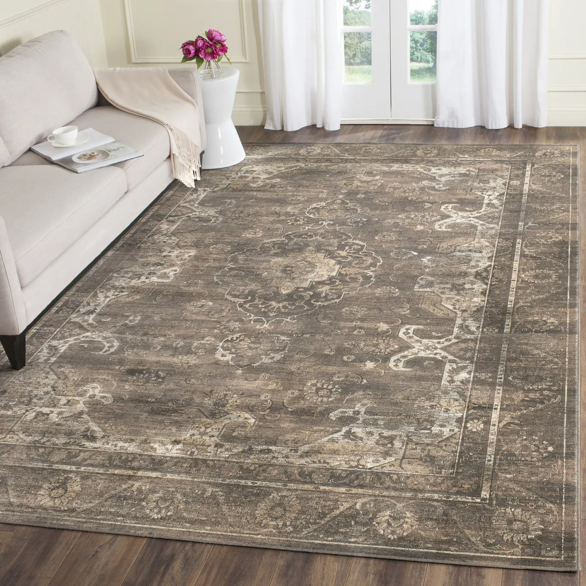 Safavieh Vintage 6'-7" x 9'-2" Rug in Soft Anthracite