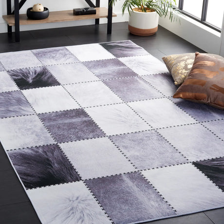 Safavieh Faux Hide 4'-0" x 6'-0" Rug in Light Grey / Grey