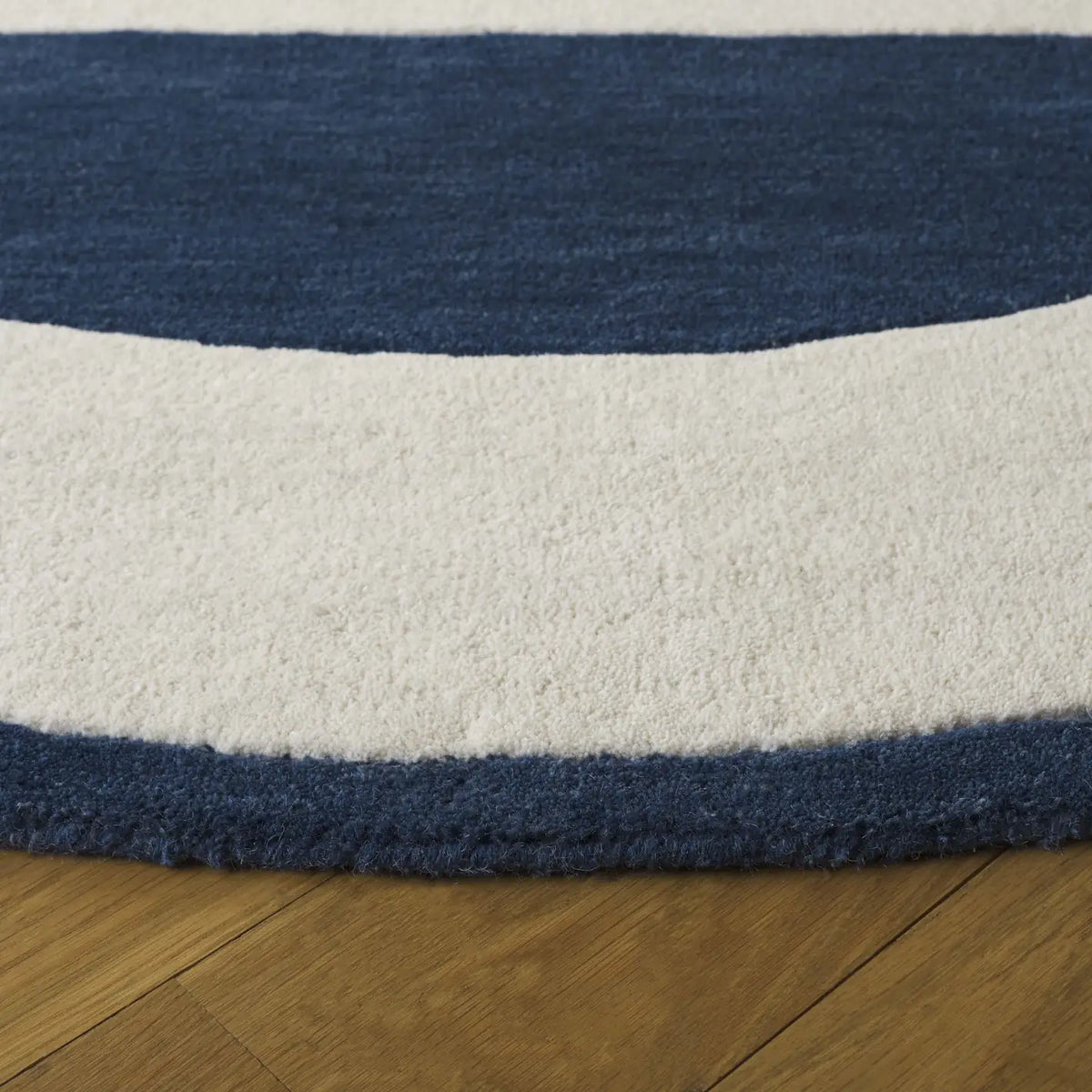 Safavieh Rodeo Drive 6'-0" x 6'-0" Rug in Ivory / Navy