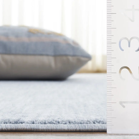 Safavieh Haven 4'-0" x 6'-0" Rug in Light Blue