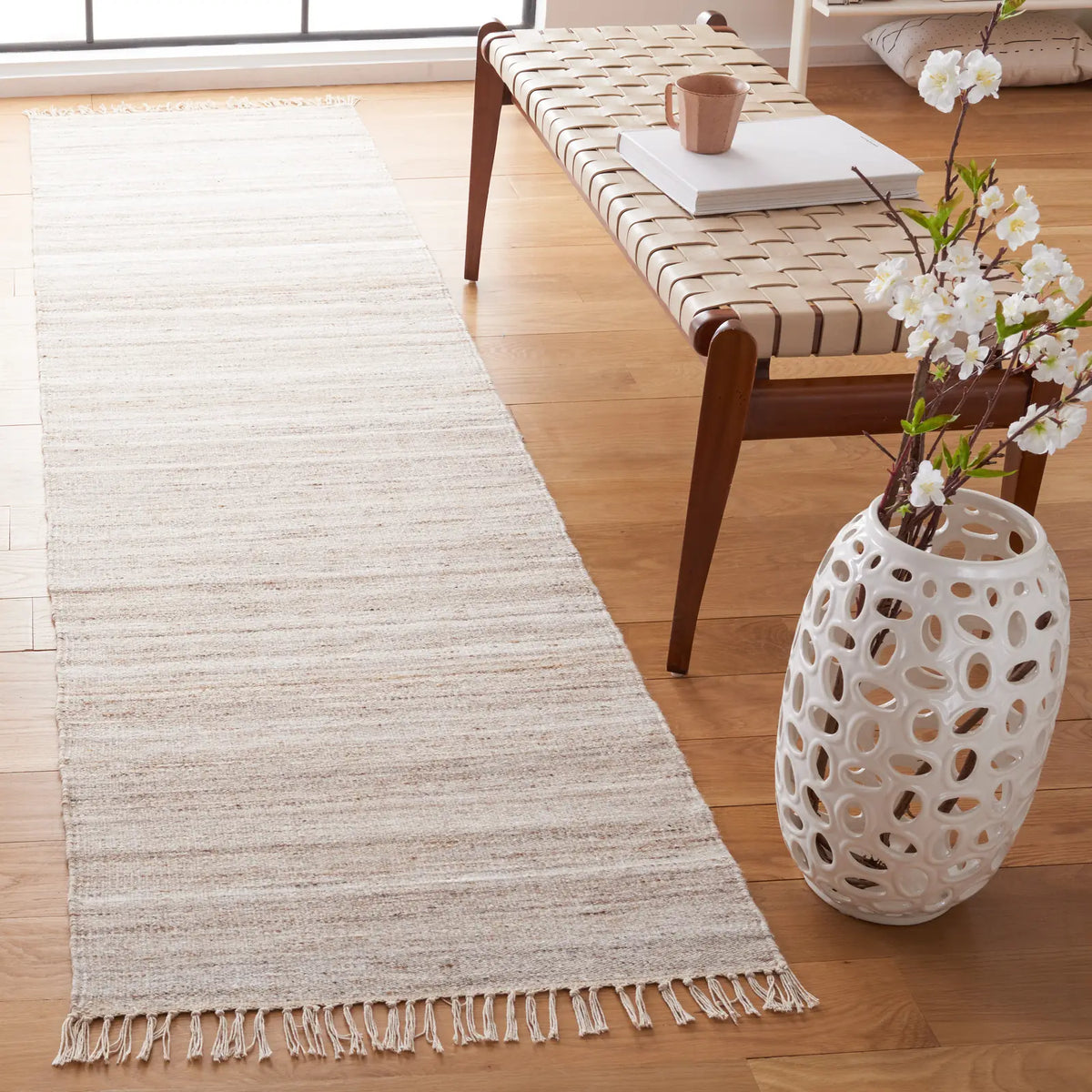 Safavieh Kilim 2'-3" x 9'-0" Rug in Ivory / Brown