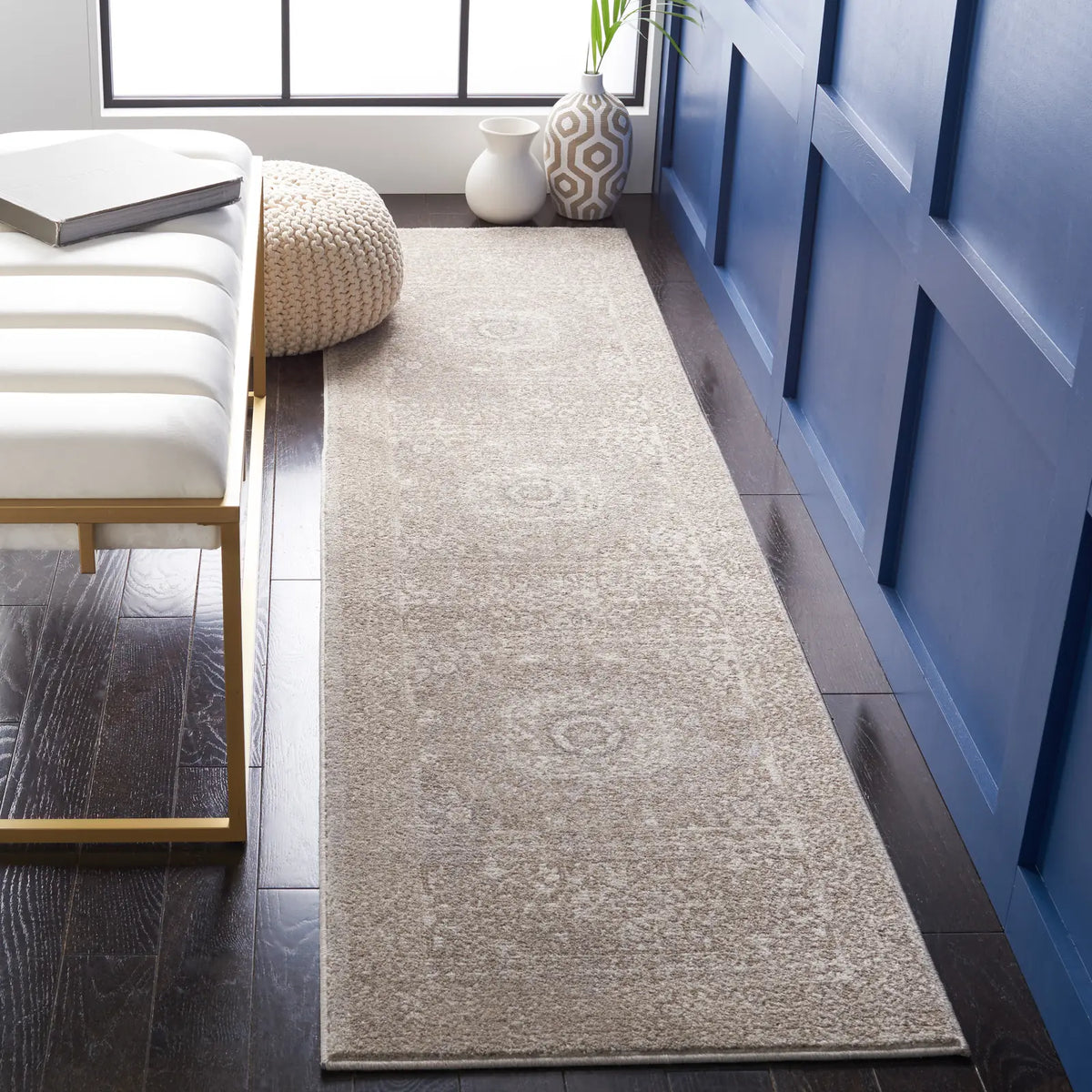 Safavieh Sofia 2'-2" x 8'-0" Rug in Ivory / Beige