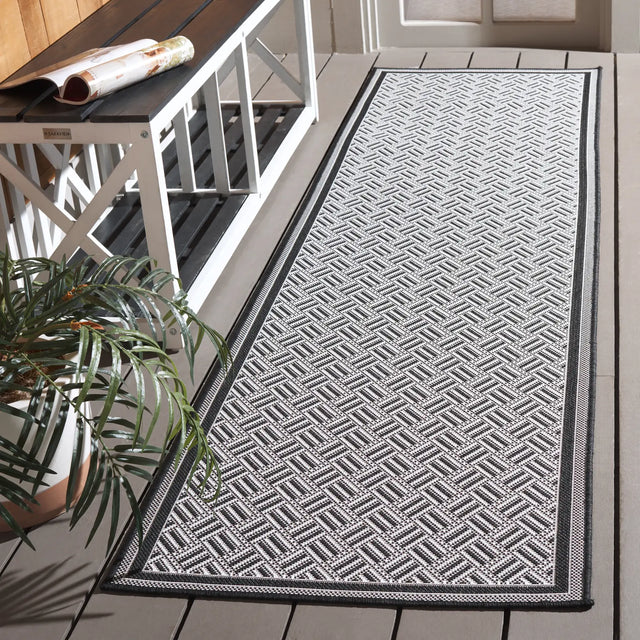 Safavieh Terrace 800 2'-3" x 8'-0" Rug in Black / White