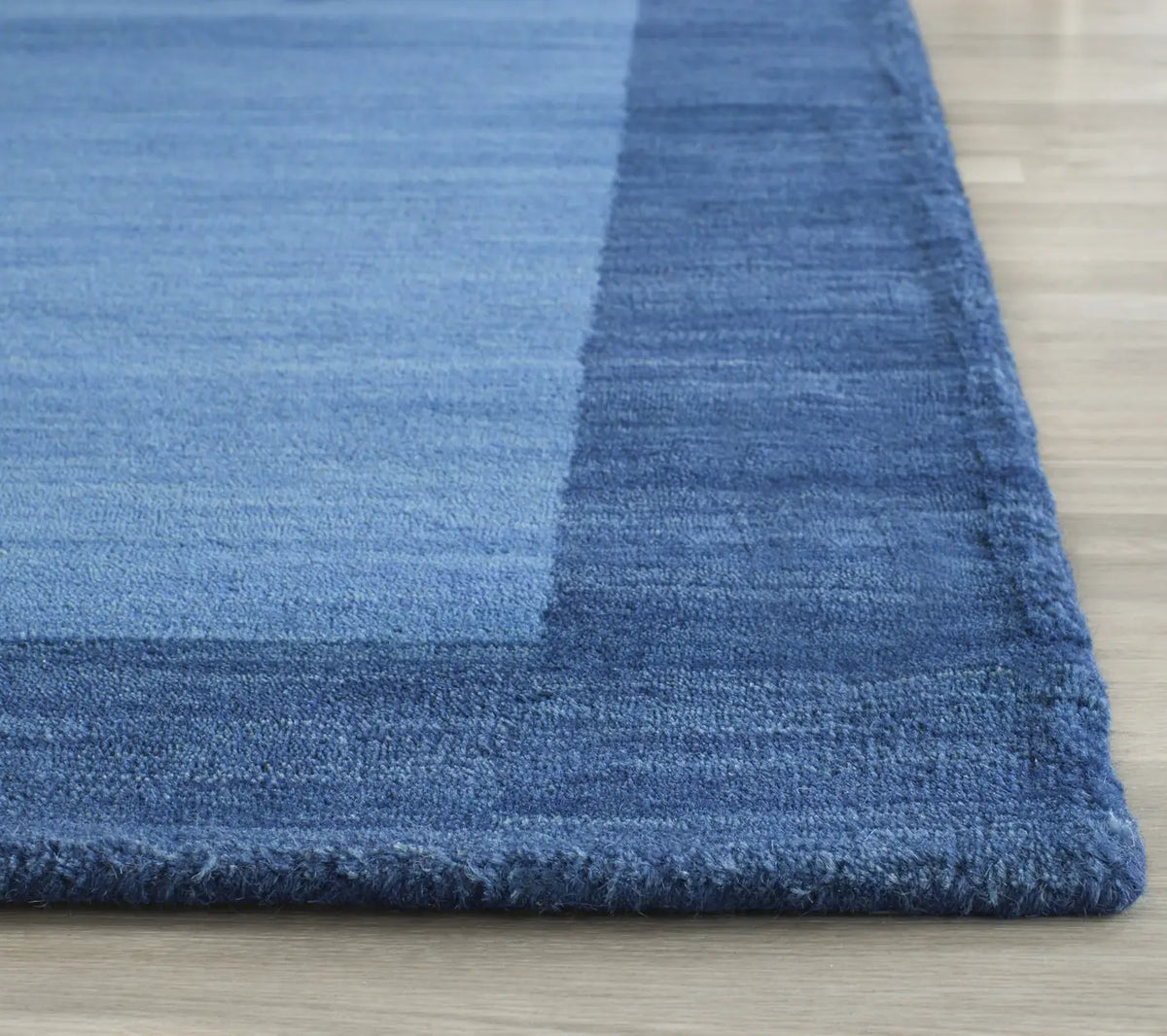 Safavieh Himalaya 4'-0" x 6'-0" Rug in Light Blue / Dark Blue