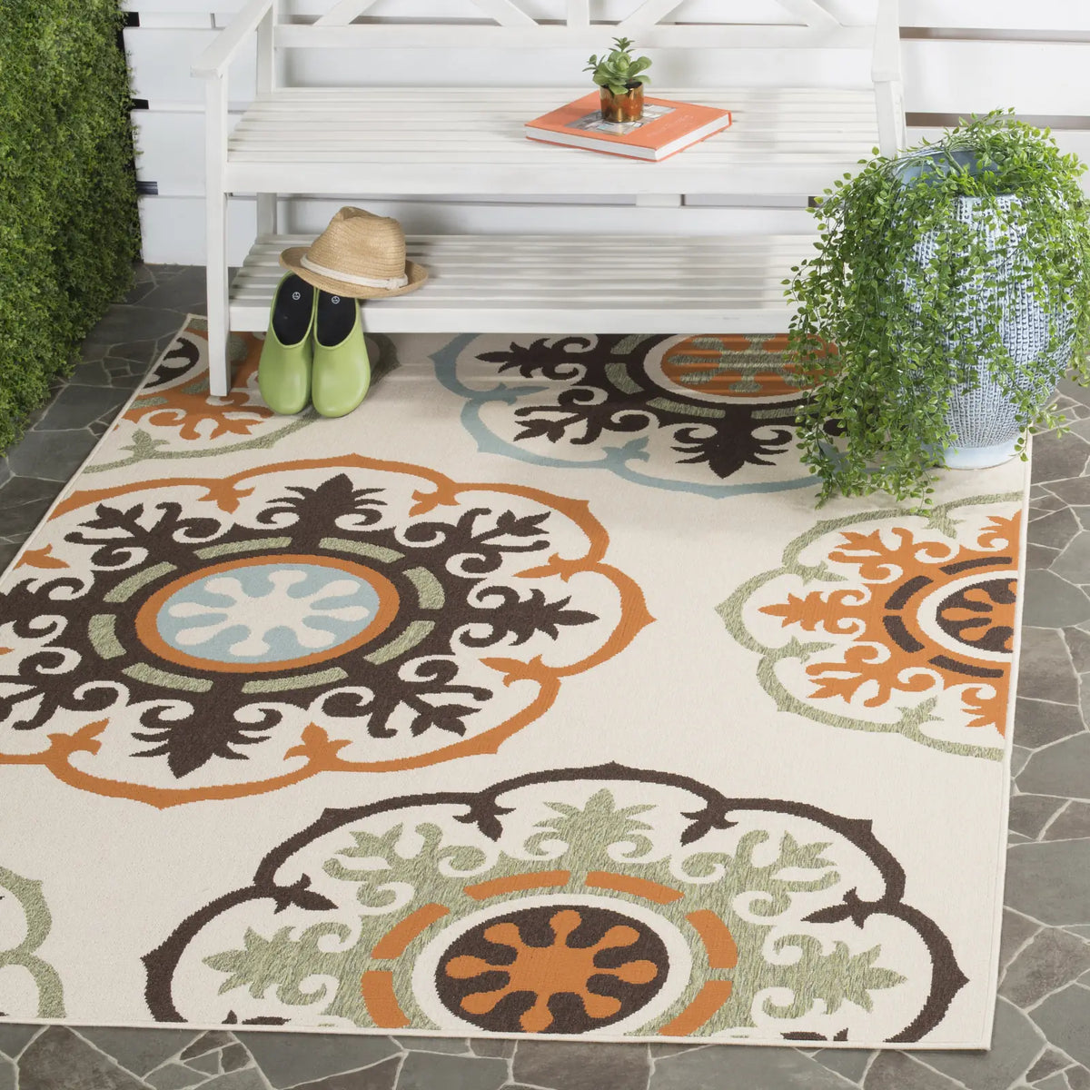 Safavieh Veranda 4'-0" x 5'-7" Rug in Cream / Terracotta