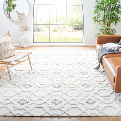 Safavieh Casablanca 6'-0" x 9'-0" Rug in Ivory
