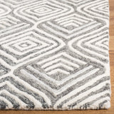 Safavieh Blossom 4'-0" x 6'-0" Rug in Ivory / Grey