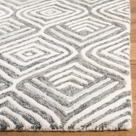 Safavieh Blossom 4'-0" x 6'-0" Rug in Ivory / Grey