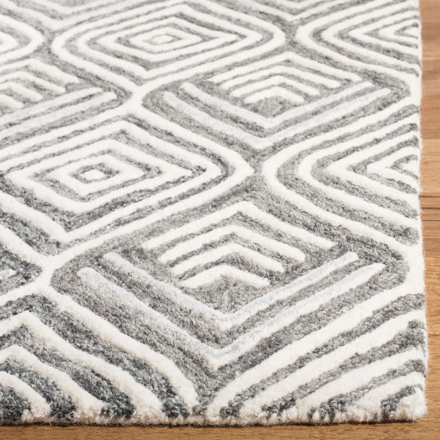 Safavieh Blossom 4'-0" x 6'-0" Rug in Ivory / Grey