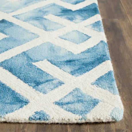Safavieh Dip Dye 4'-0" x 6'-0" Rug in Blue / Ivory