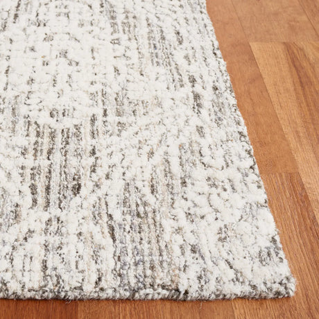 Safavieh Ebony 4'-0" x 6'-0" Rug in Grey / Ivory