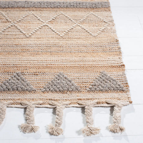 Safavieh Natura 4'-0" x 6'-0" Rug in Natural / Beige