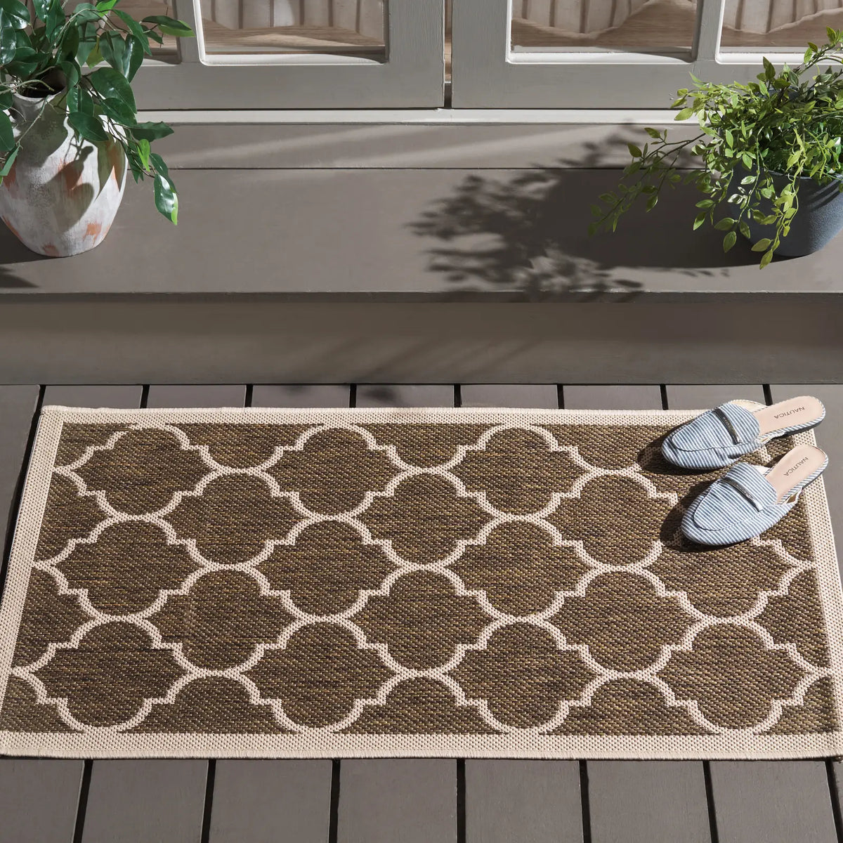Safavieh Courtyard 2'-0" x 3'-7" Rug in Brown / Bone