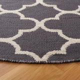 Safavieh Montauk 6'-0" x 6'-0" Rug in Dark Grey / Ivory