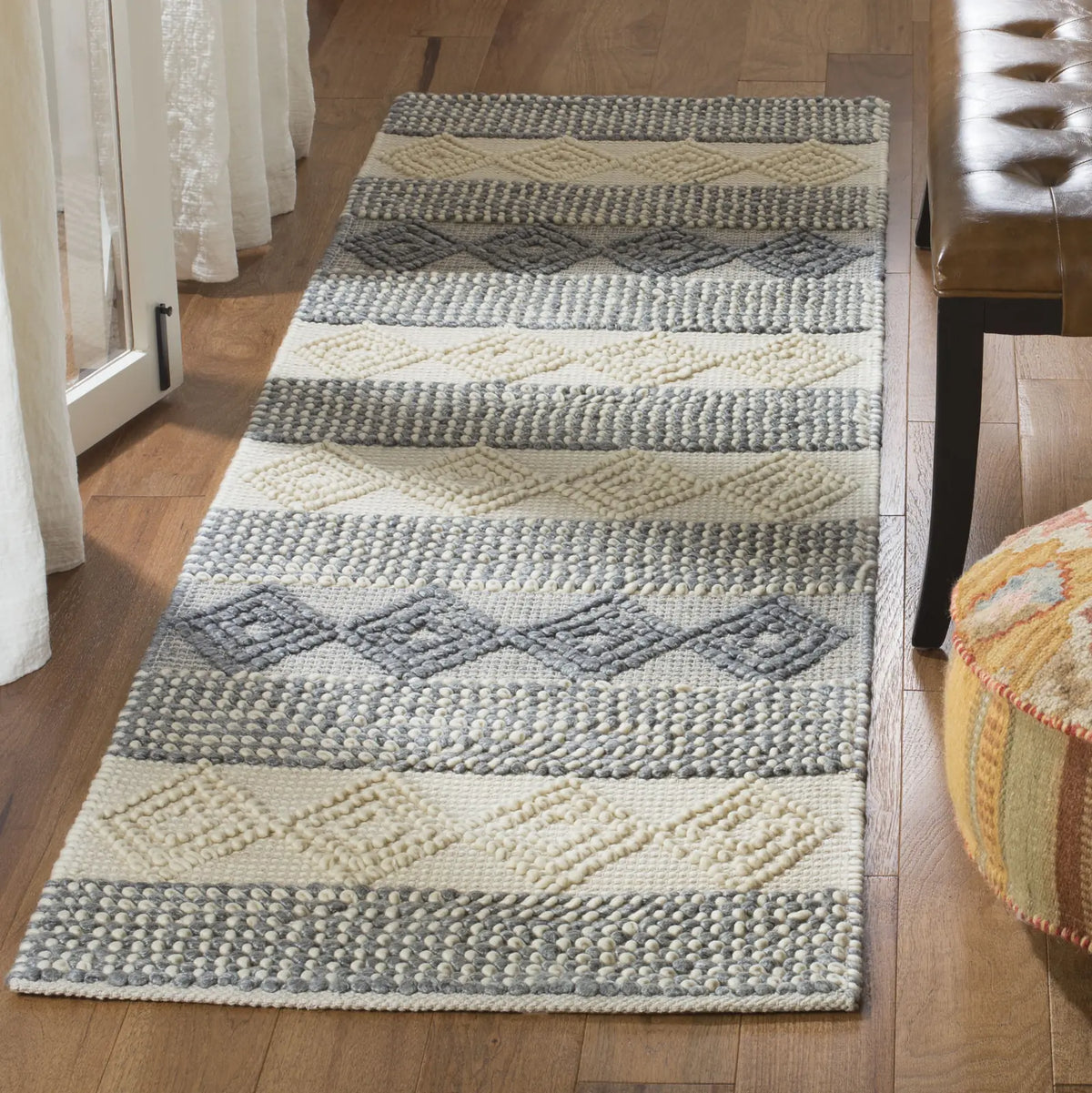 Safavieh Natura 2'-3" x 10'-0" Rug in Grey / Ivory